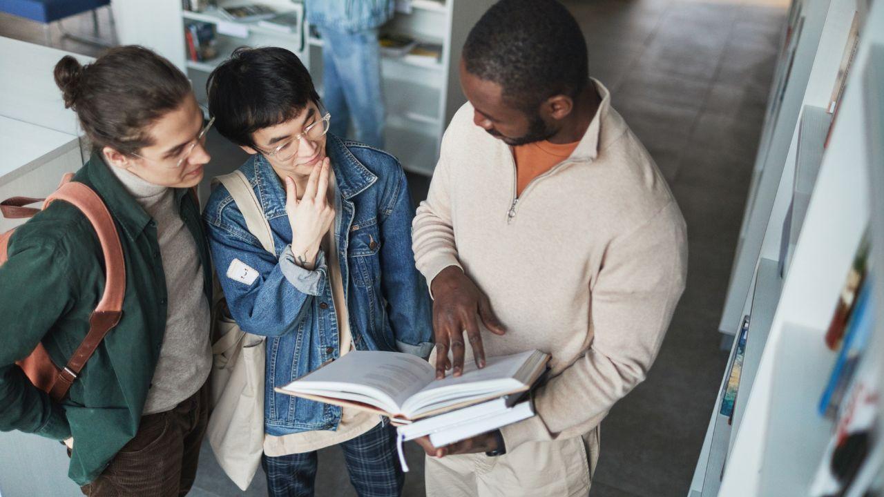 Transformasi Kehidupan Mahasiswa Indonesia Dalam Menghadapi Tantangan Pendidikan Modern