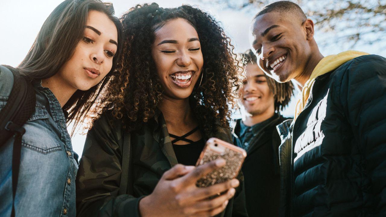 Mahasiswa Indonesia Dan Transformasi Pendidikan Di Era Digital Modern