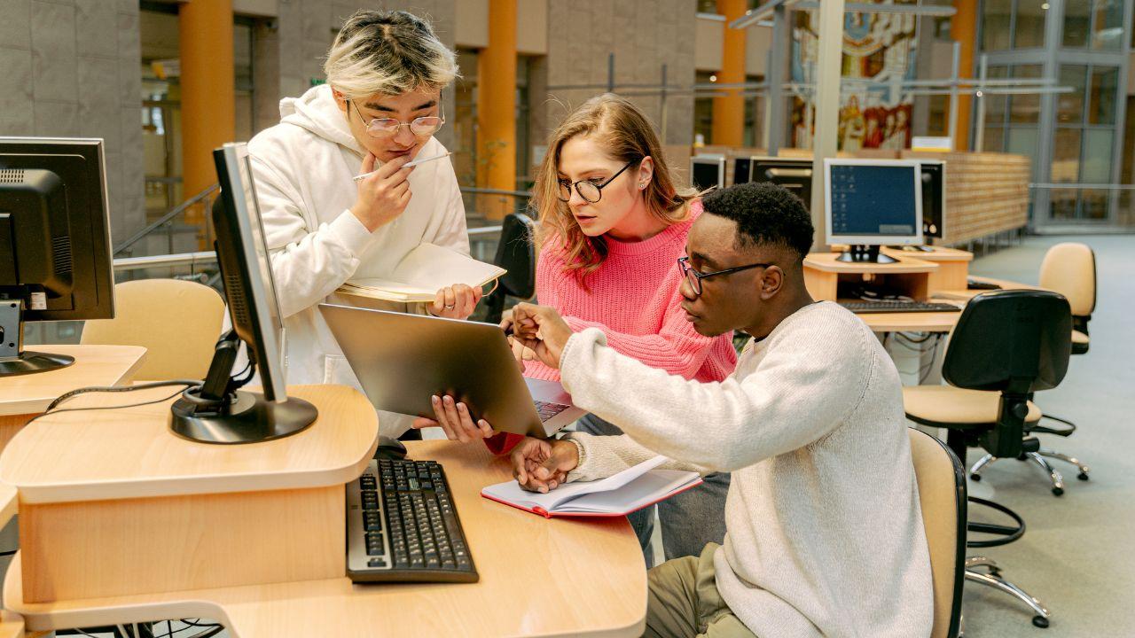 Mahasiswa Indonesia Dan Pentingnya Motivasi Belajar Dalam Mencapai Prestasi Akademik