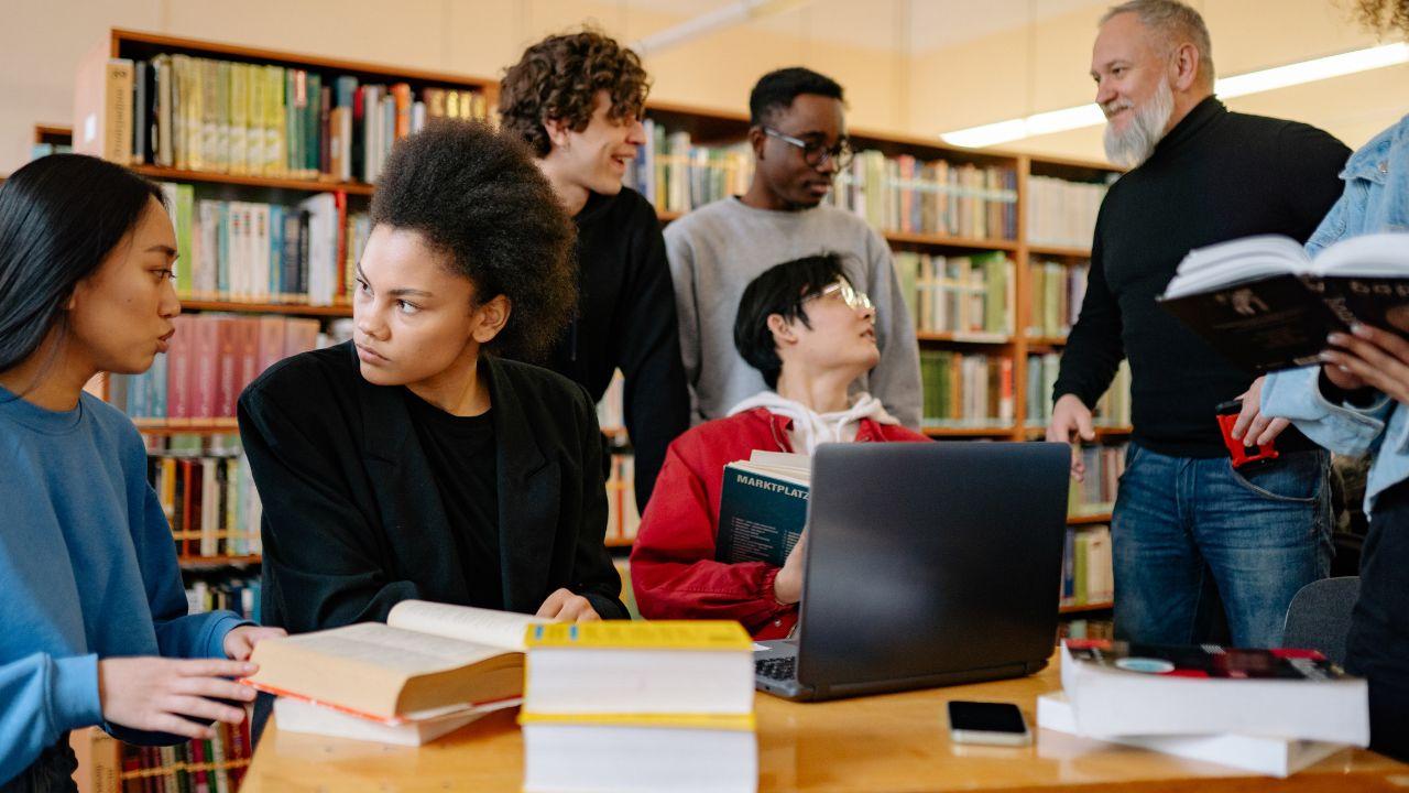 Mahasiswa Indonesia Dan Peran Generasi Muda Dalam Membangun Bangsa