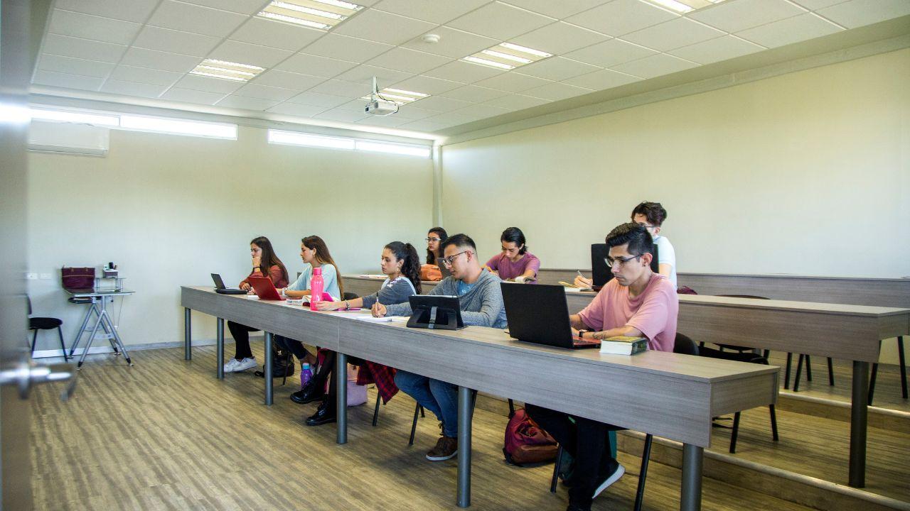 Mahasiswa Indonesia Dan Perubahan Teknologi: Adaptasi Menuju Masa Depan Digital