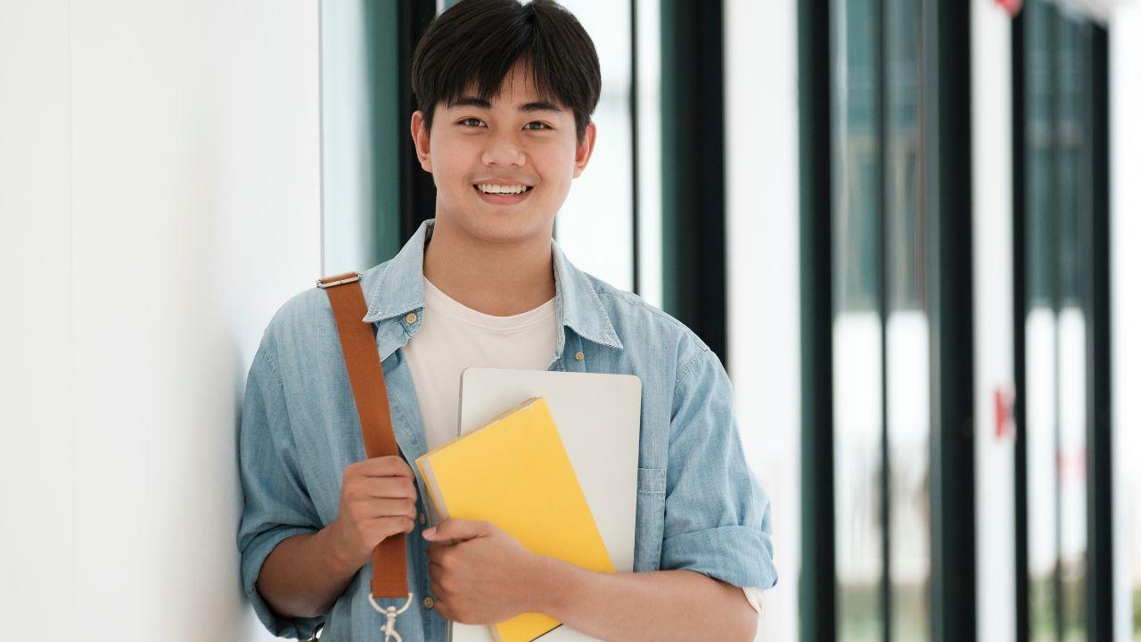 Mahasiswa Indonesia Dan Kolaborasi Universitas Dengan Dunia Industri Global