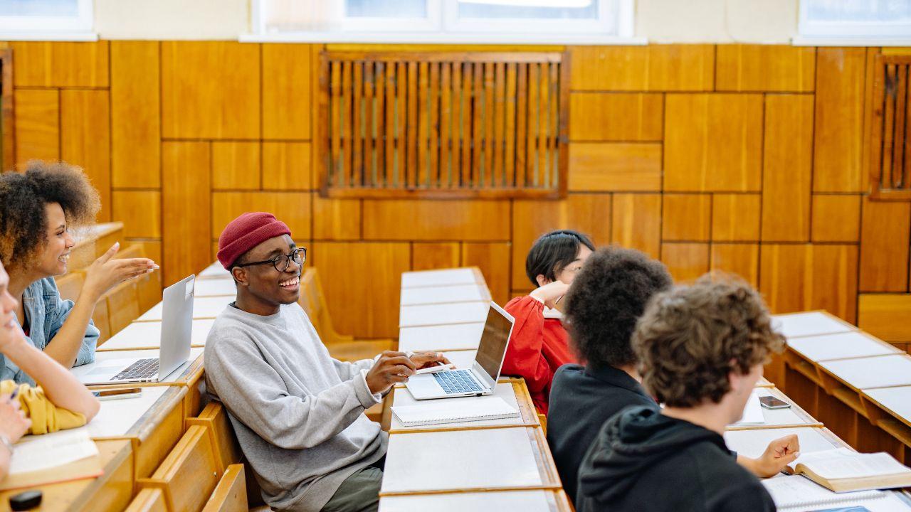 Pendidikan Mahasiswa Di Era Modern Dan Tantangan Pembelajaran Di Perguruan Tinggi