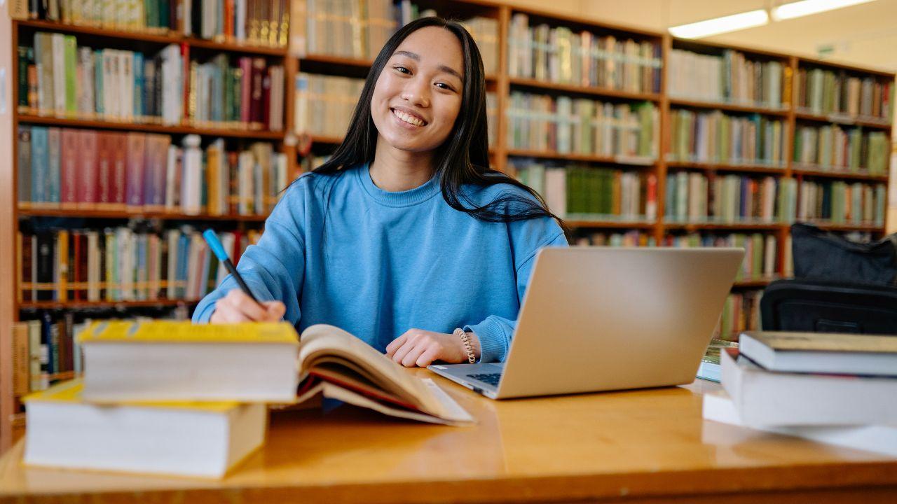 Membangun Mentalitas Unggul Mahasiswa Indonesia Dalam Menghadapi Persaingan Global