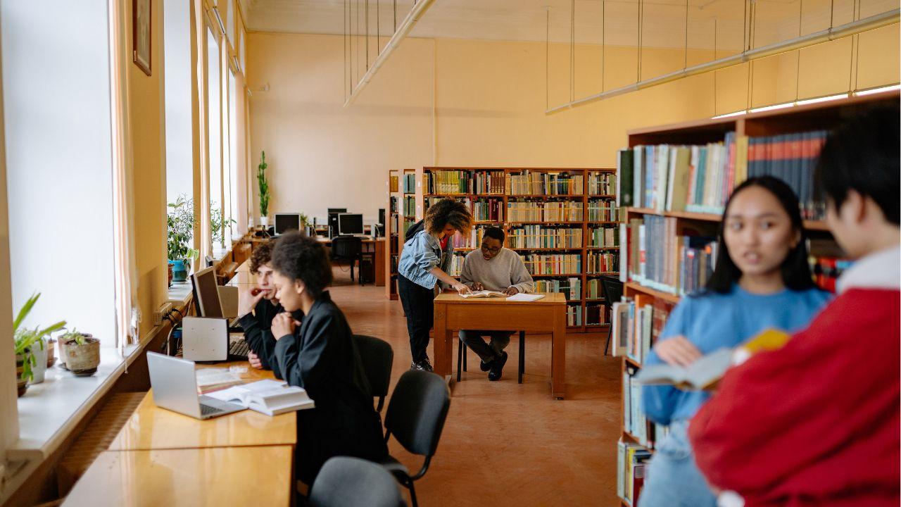 Membangun Ekosistem Pembelajaran Kolaboratif Mahasiswa Di Era Kampus Modern