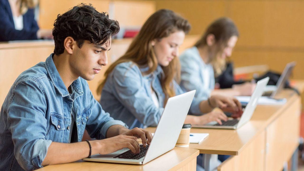 Peran Universitas Dalam Menciptakan Mahasiswa Mandiri Dan Berkarakter