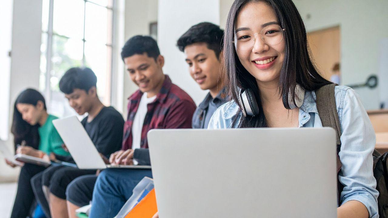 Mahasiswa Dan Peran Dalam Menumbuhkan Semangat Kolaborasi Antar Generasi