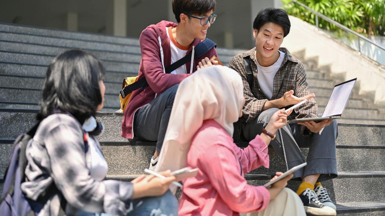 Mahasiswa Visioner: Mengintegrasikan Pendidikan, Organisasi, Pergaulan, Dan Kesehatan Di Universitas Indonesia