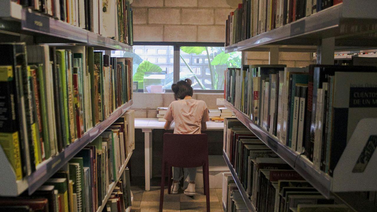 Mahasiswa Dan Literasi Finansial: Kunci Mengelola Keuangan, Pendidikan, Dan Gaya Hidup Di Universitas Indonesia