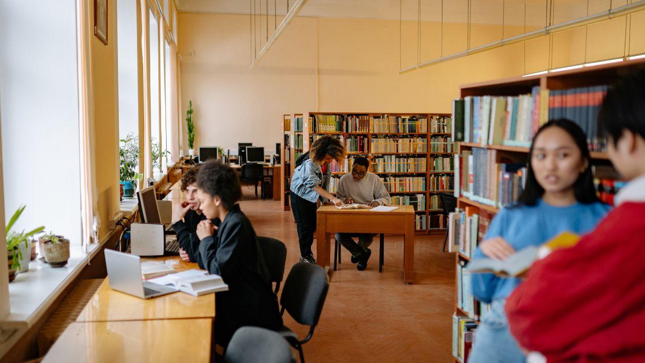 Pentingnya Kepedulian Sosial Mahasiswa Terhadap Lingkungan Sekitar