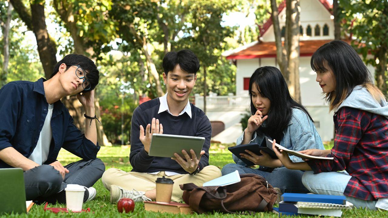 Mahasiswa Dan Pentingnya Sikap Profesional Dalam Dunia Akademik Dan Karier