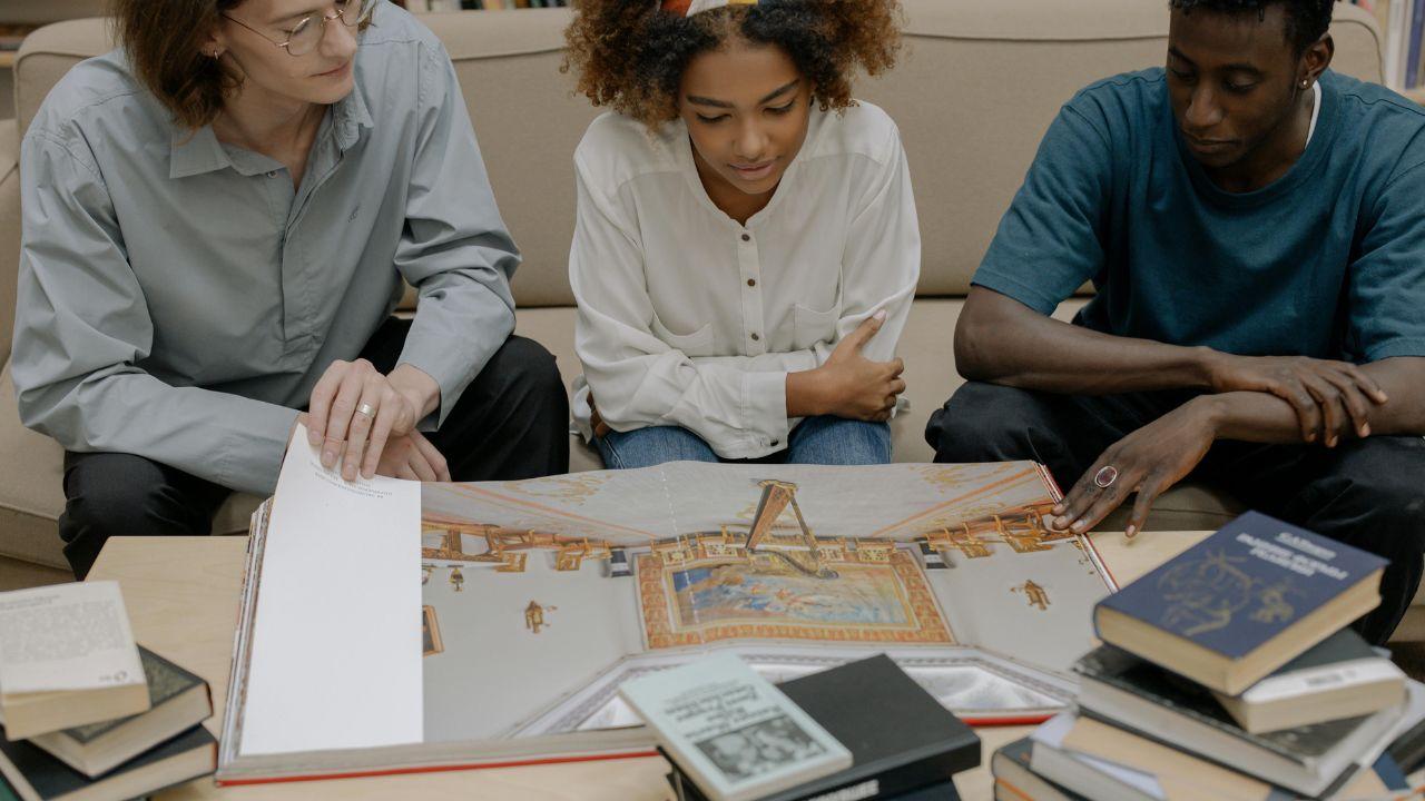 Mahasiswa Dan Pentingnya Kesiapan Menghadapi Perubahan Dunia Kerja