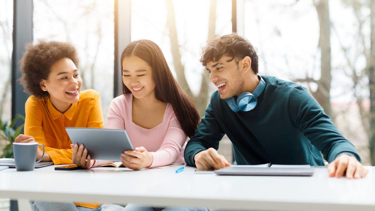 Mahasiswa Dan Tantangan Pendidikan Modern: Mengintegrasikan Kurikulum, Inklusivitas, Dan Kesejahteraan