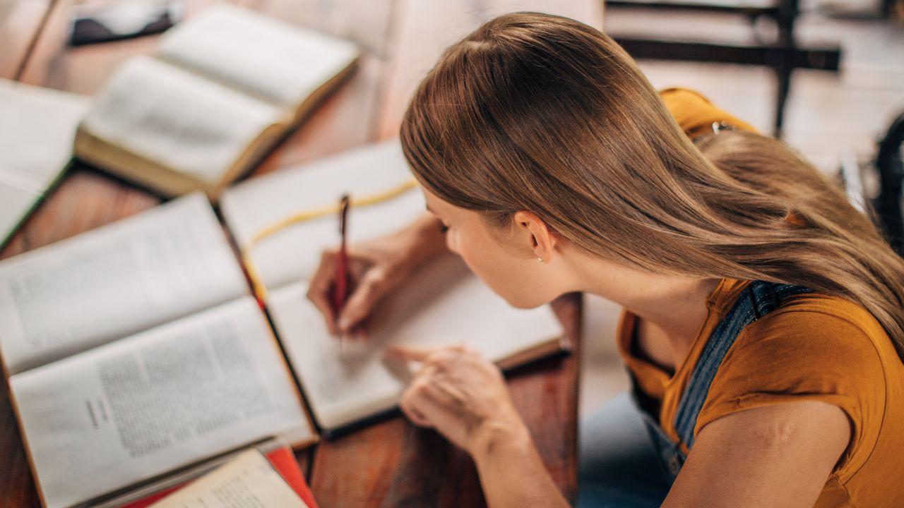 Mahasiswa Dan Dinamika Proses Mencari Jati Diri Di Lingkungan Kampus