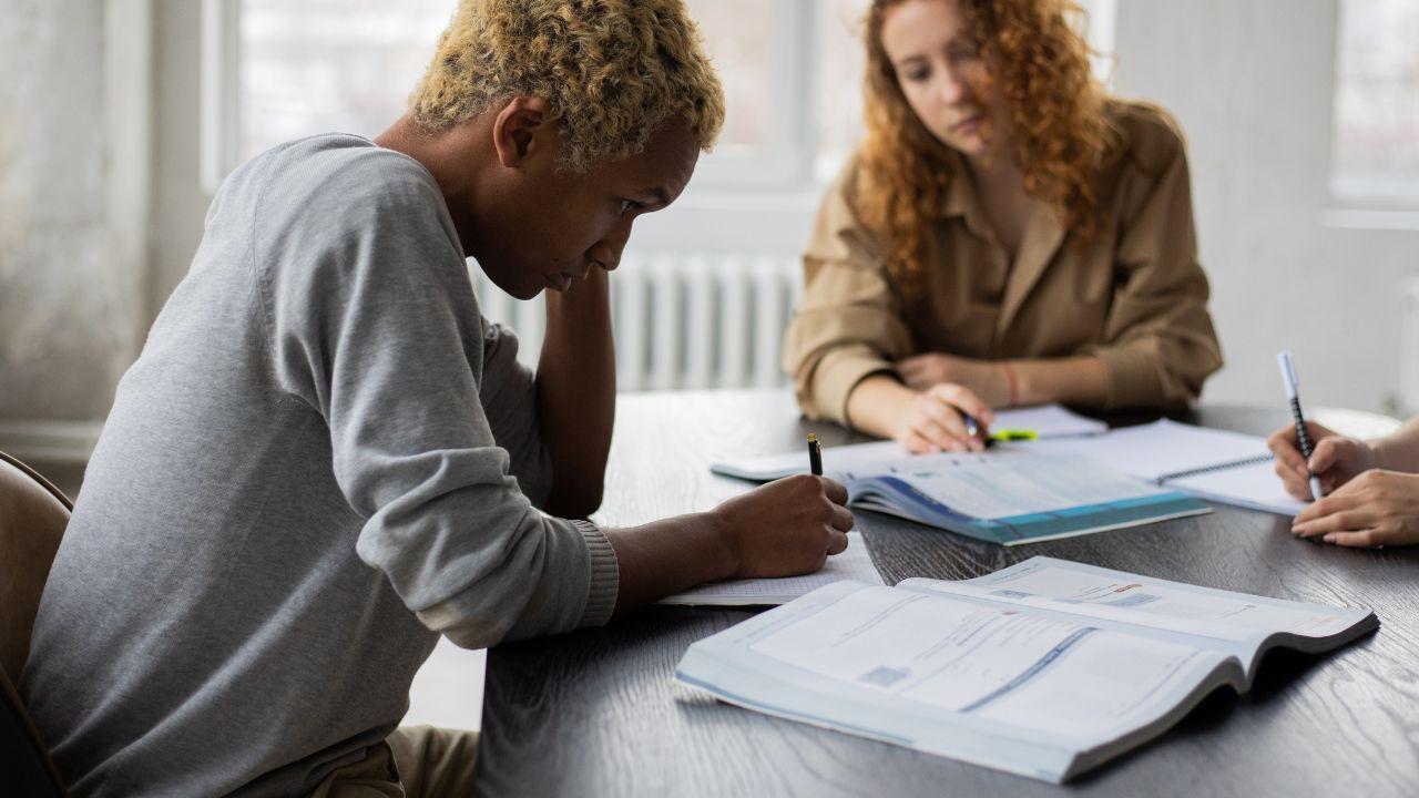Mahasiswa Dan Peran Lingkungan Kampus Dalam Membentuk Pola Pikir Kritis