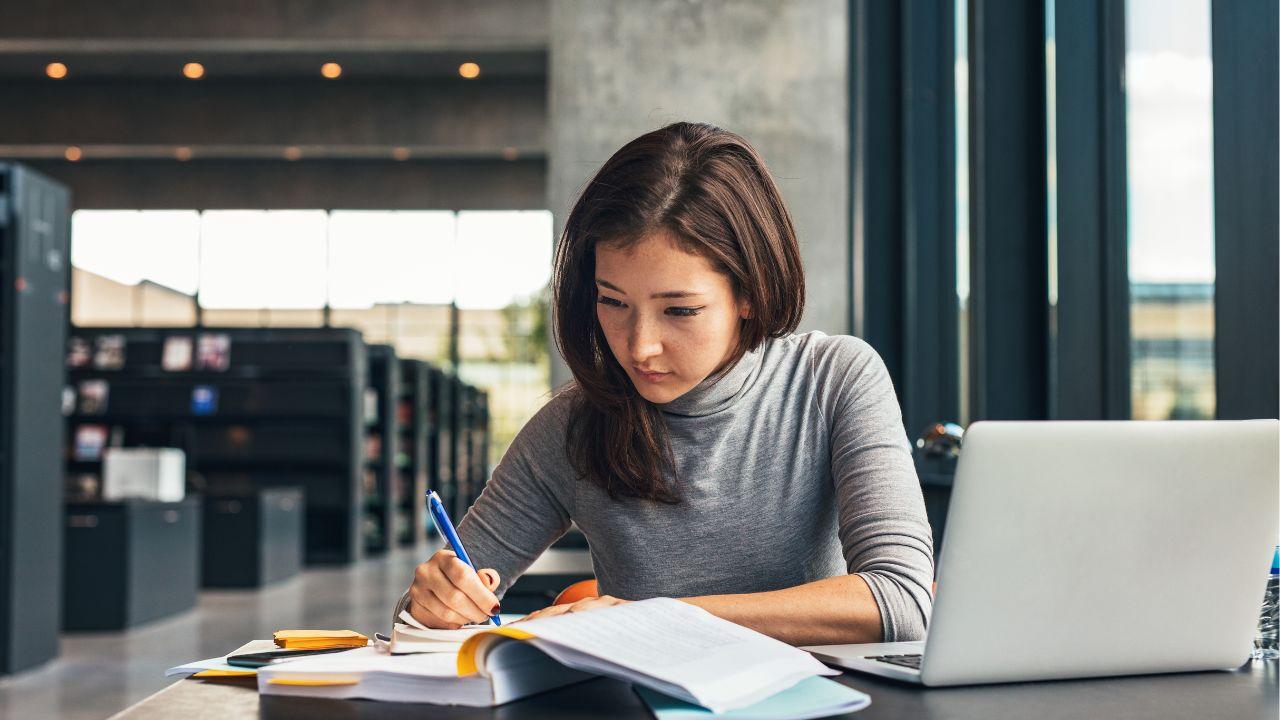 Mahasiswa Sebagai Generasi Penerus Bangsa Di Era Digital