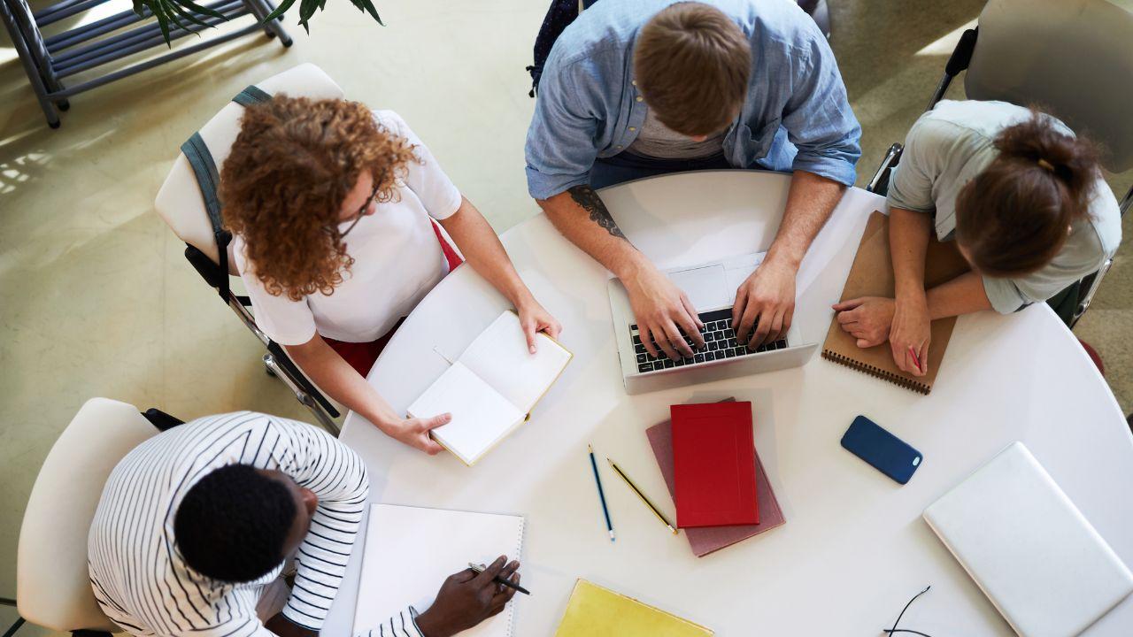 Mahasiswa Dan Organisasi Kampus Sebagai Wadah Pengembangan Diri