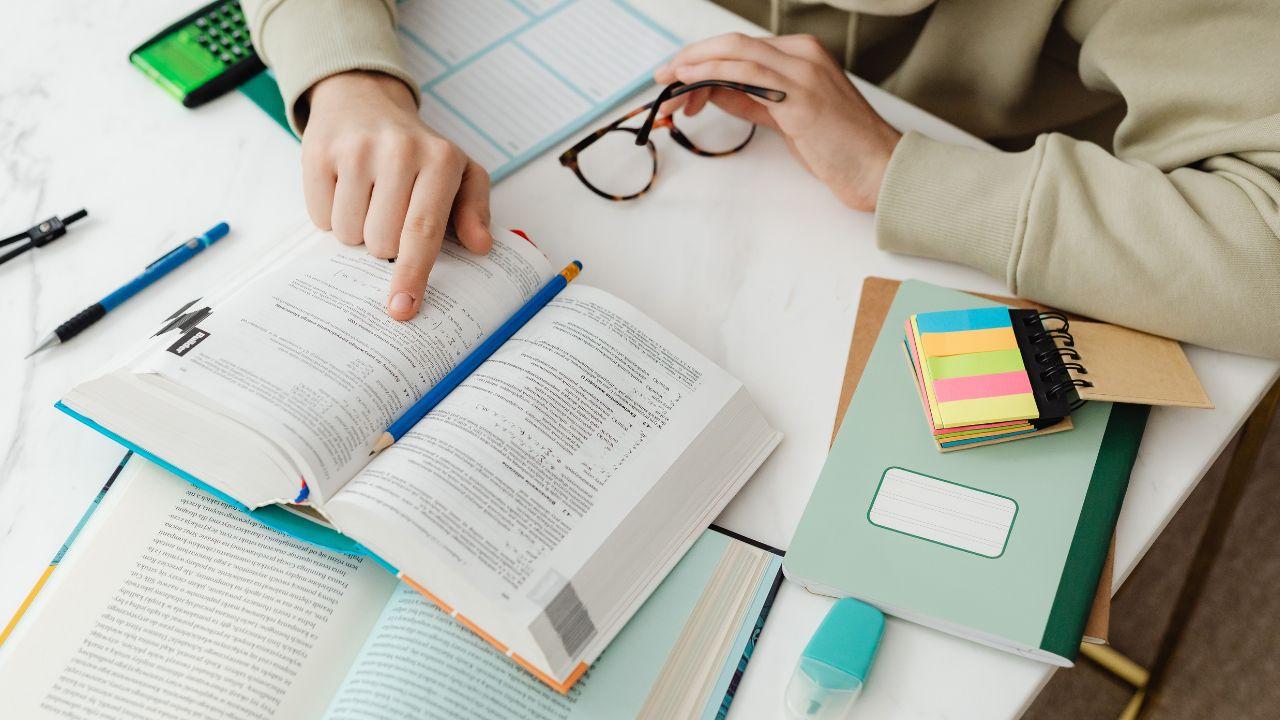 Manajemen Stres Mahasiswa Di Tengah Aktivitas Kampus