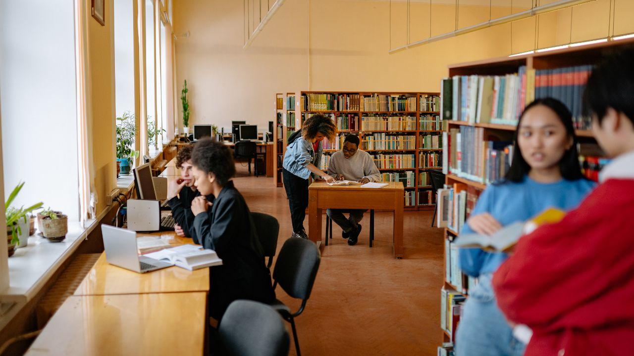 Strategi Manajemen Stres Mahasiswa Di Lingkungan Kampus