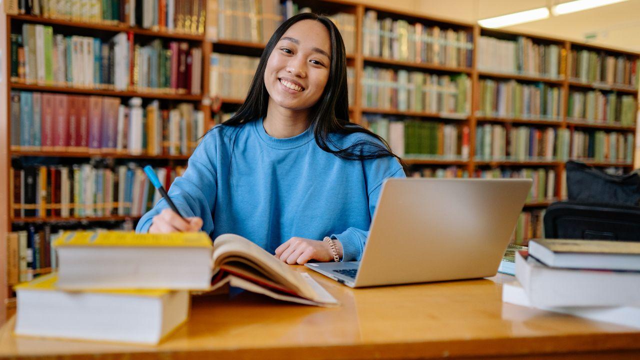 Peran Perguruan Tinggi Dalam Membentuk Mahasiswa Sehat, Aktif, Dan Berdaya Saing