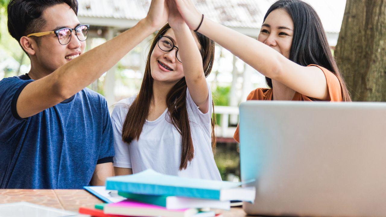 Mahasiswa Indonesia Dan Peran Lingkungan Kampus Dalam Pembentukan Sikap Profesional