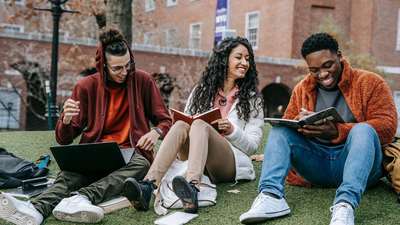 Mahasiswa Indonesia Dan Peran Program Magang Dalam Meningkatkan Keterampilan Profesional