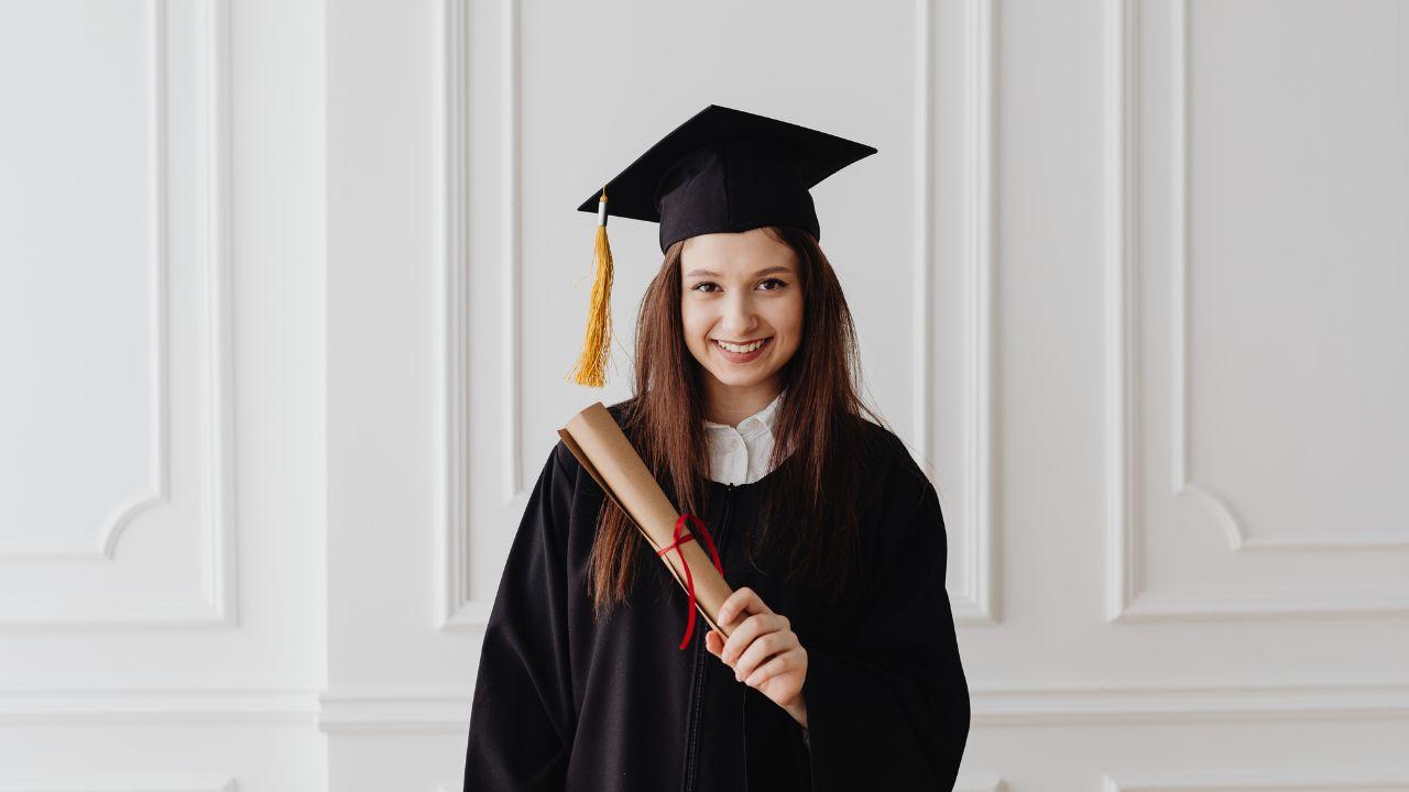 Mahasiswa Indonesia Dan Pentingnya Literasi Digital Di Era Modern