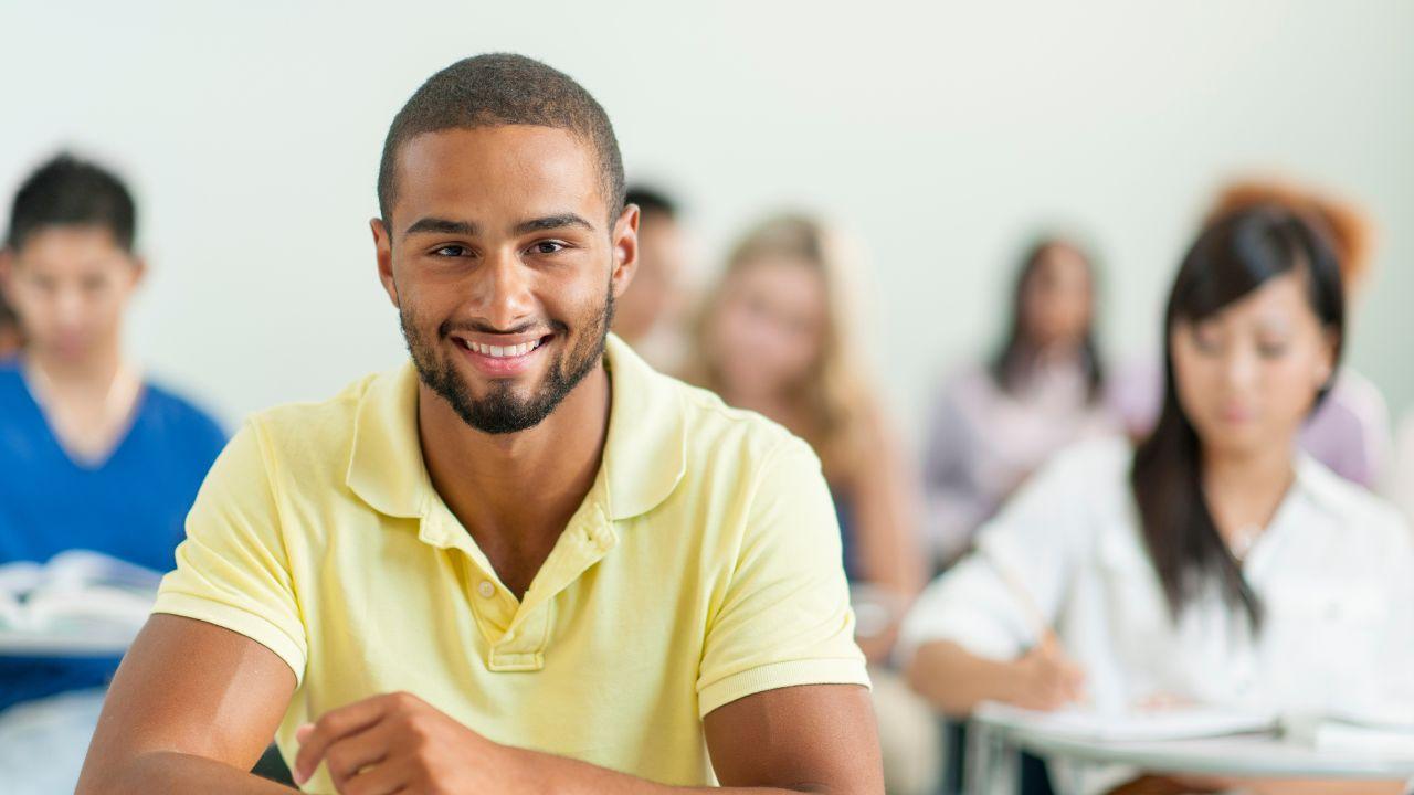 Mahasiswa Indonesia Dan Pentingnya Keseimbangan Antara Akademik Dan Kehidupan Sosial
