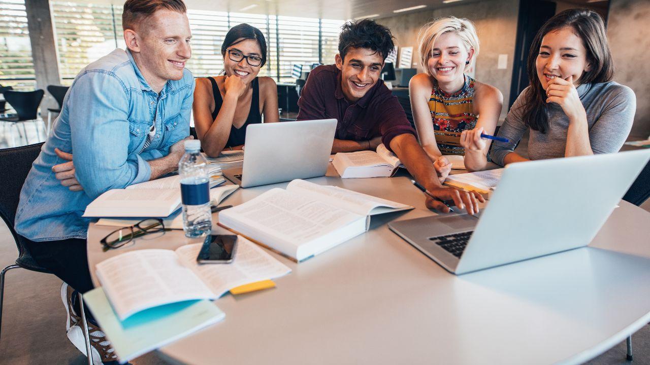 Mahasiswa Indonesia Dan Pentingnya Inovasi Dalam Dunia Akademik