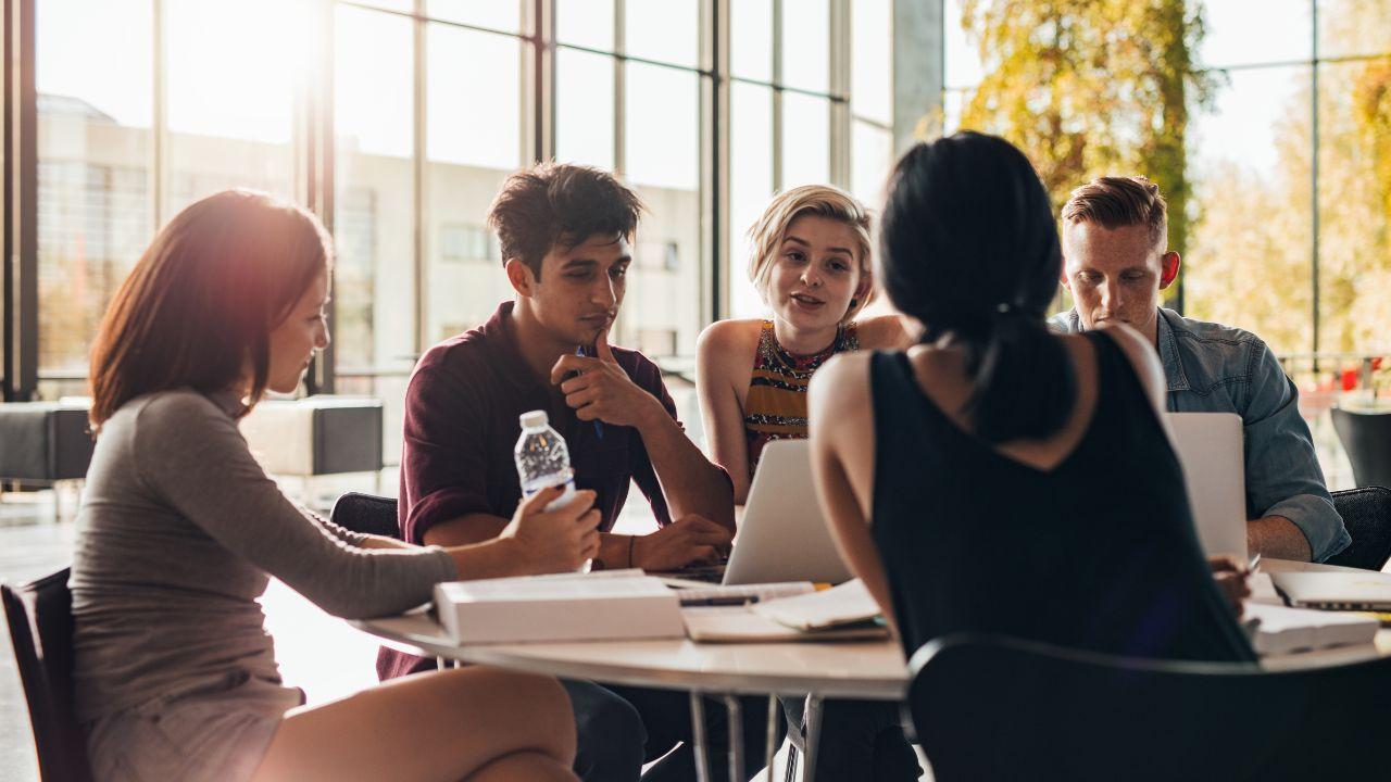 Mahasiswa Indonesia Dalam Dinamika Pergaulan Kampus Dan Pembentukan Karakter
