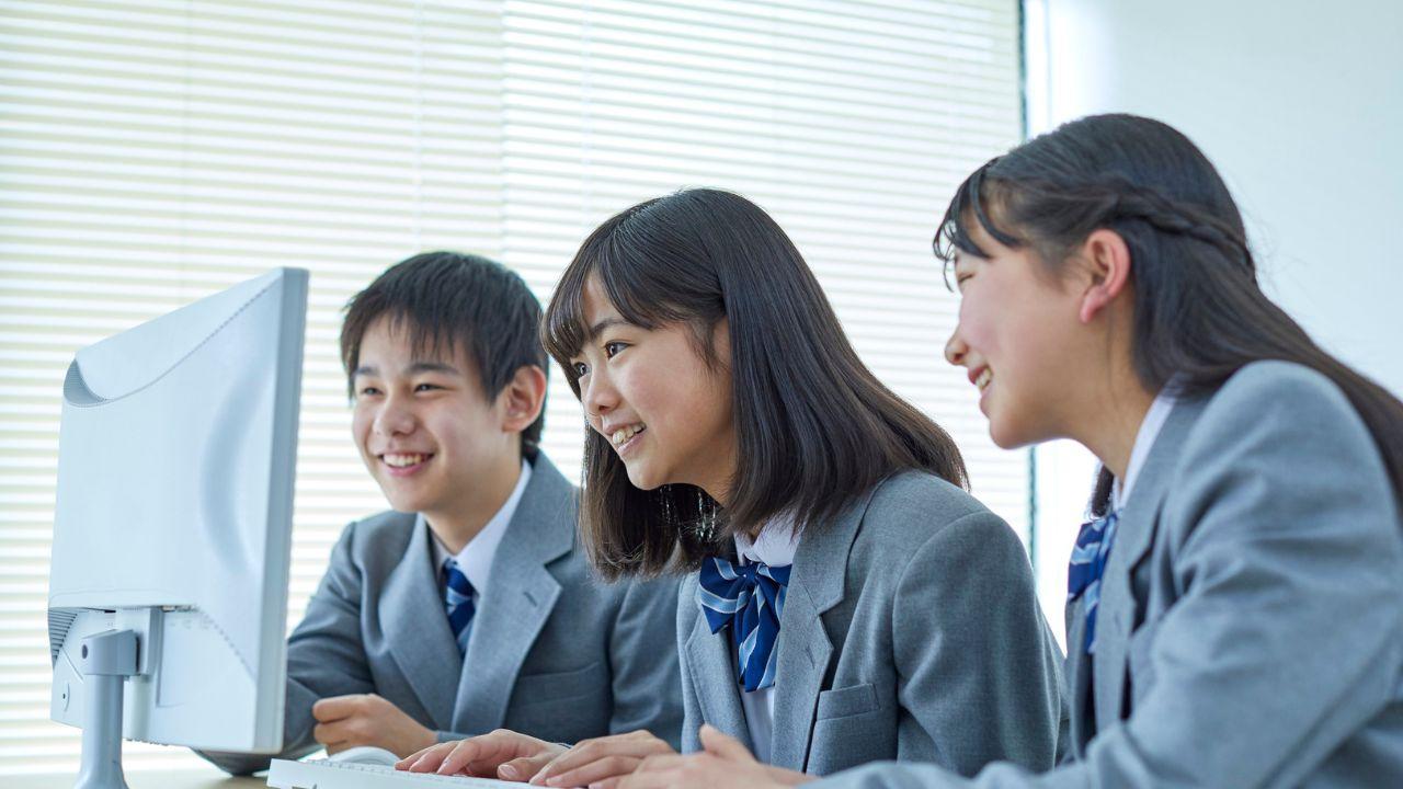 Peran Universitas Dalam Membentuk Mahasiswa Yang Adaptif Dan Berdaya Saing