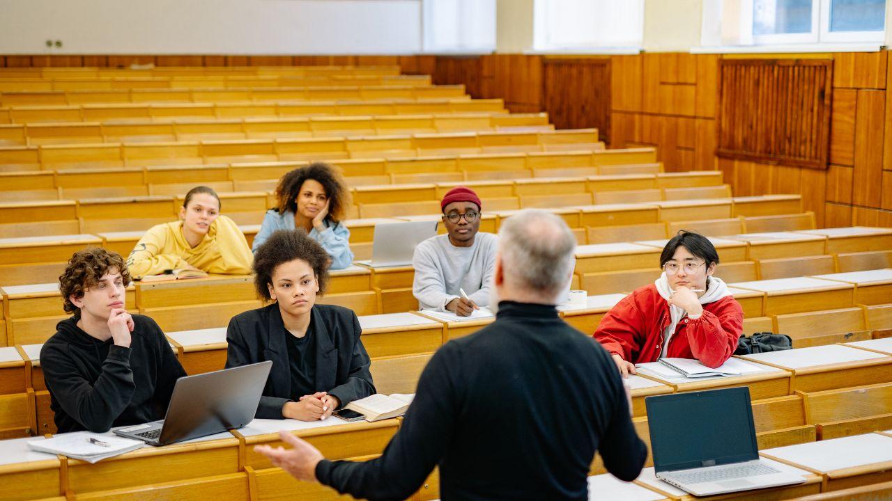Mahasiswa Indonesia Dan Peran Strategisnya Dalam Peningkatan Mutu Universitas