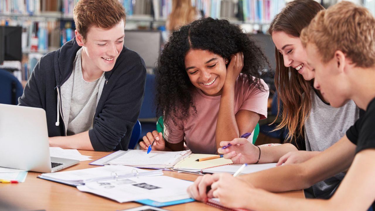 Mahasiswa Indonesia Dan Peran Universitas Daerah Dalam Pemerataan Pendidikan Tinggi