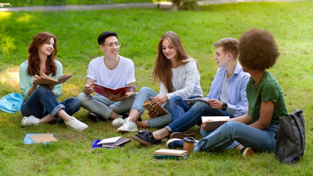 Mahasiswa Indonesia Dan Penguatan Pendidikan Karakter Di Lingkungan Universitas