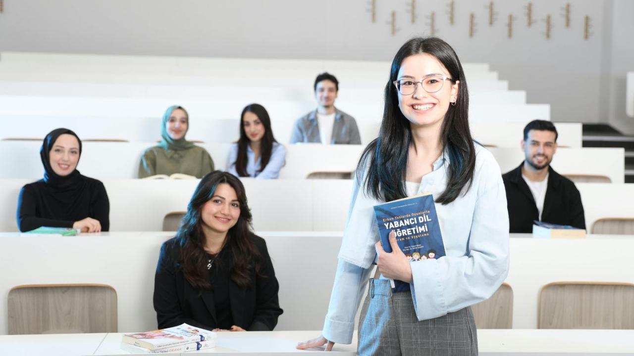 Mahasiswa Indonesia Dan Peran Universitas Dalam Menyiapkan Kesiapan Kerja Lulusan
