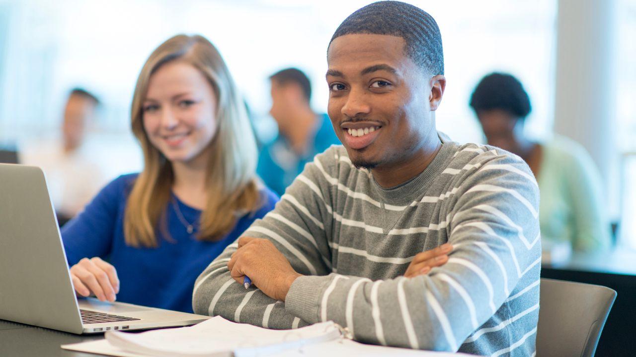 Peran Dosen Pembimbing Dalam Mendukung Perkembangan Akademik Mahasiswa