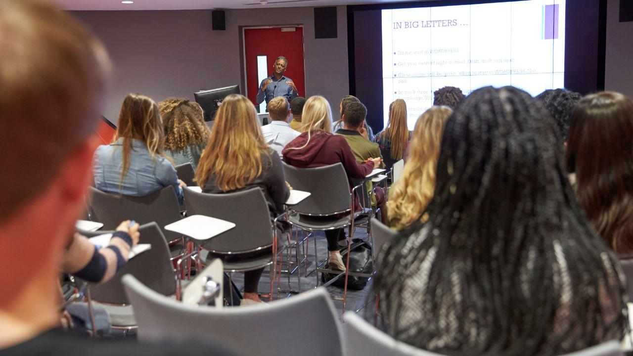 Mahasiswa Dan Strategi Menghadapi Tantangan Global Di Era Modern