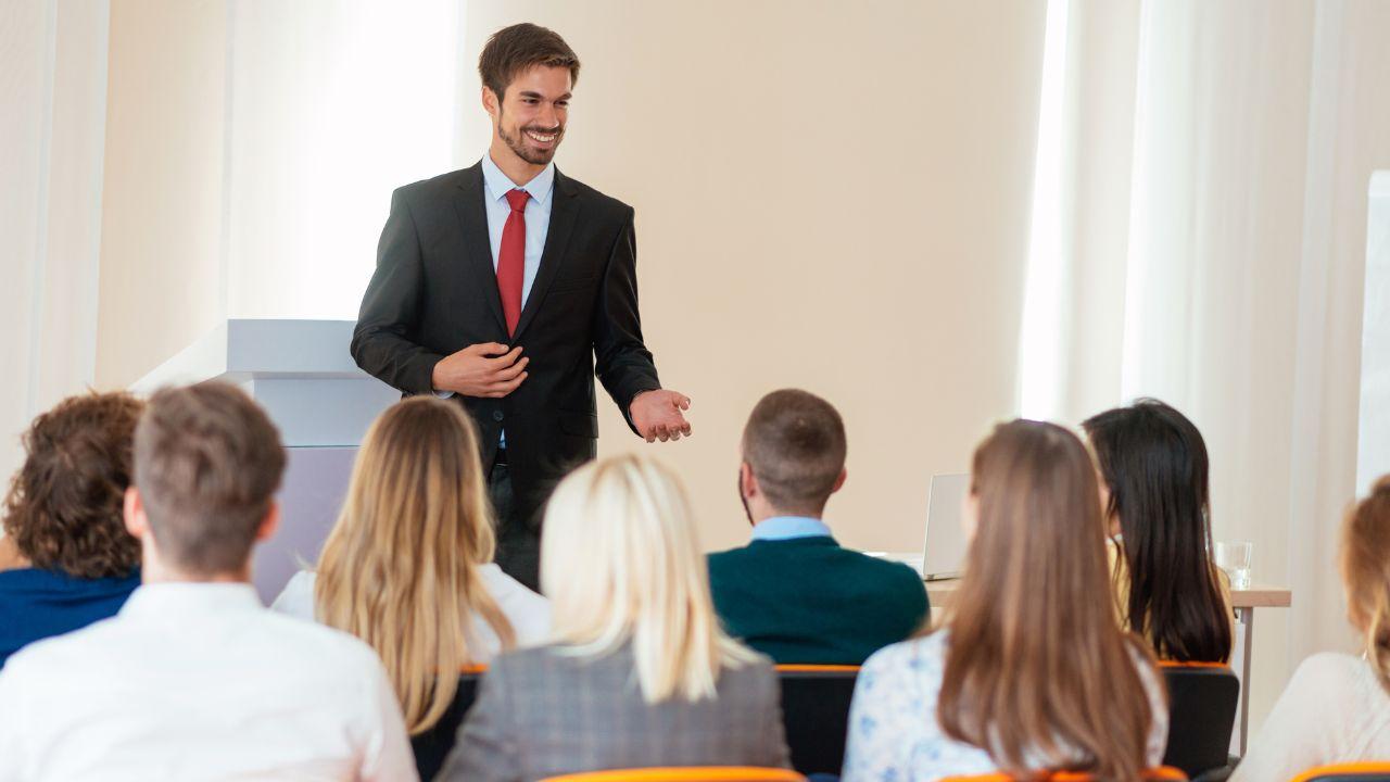 Mahasiswa Dan Peran Literasi Media Dalam Menghadapi Informasi Global