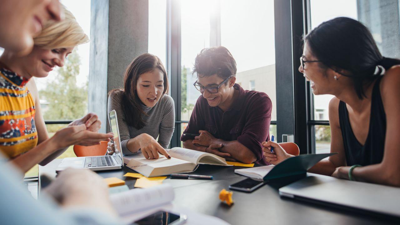 Inklusivitas Di Kampus: Tantangan Dan Peluang Bagi Mahasiswa Indonesia
