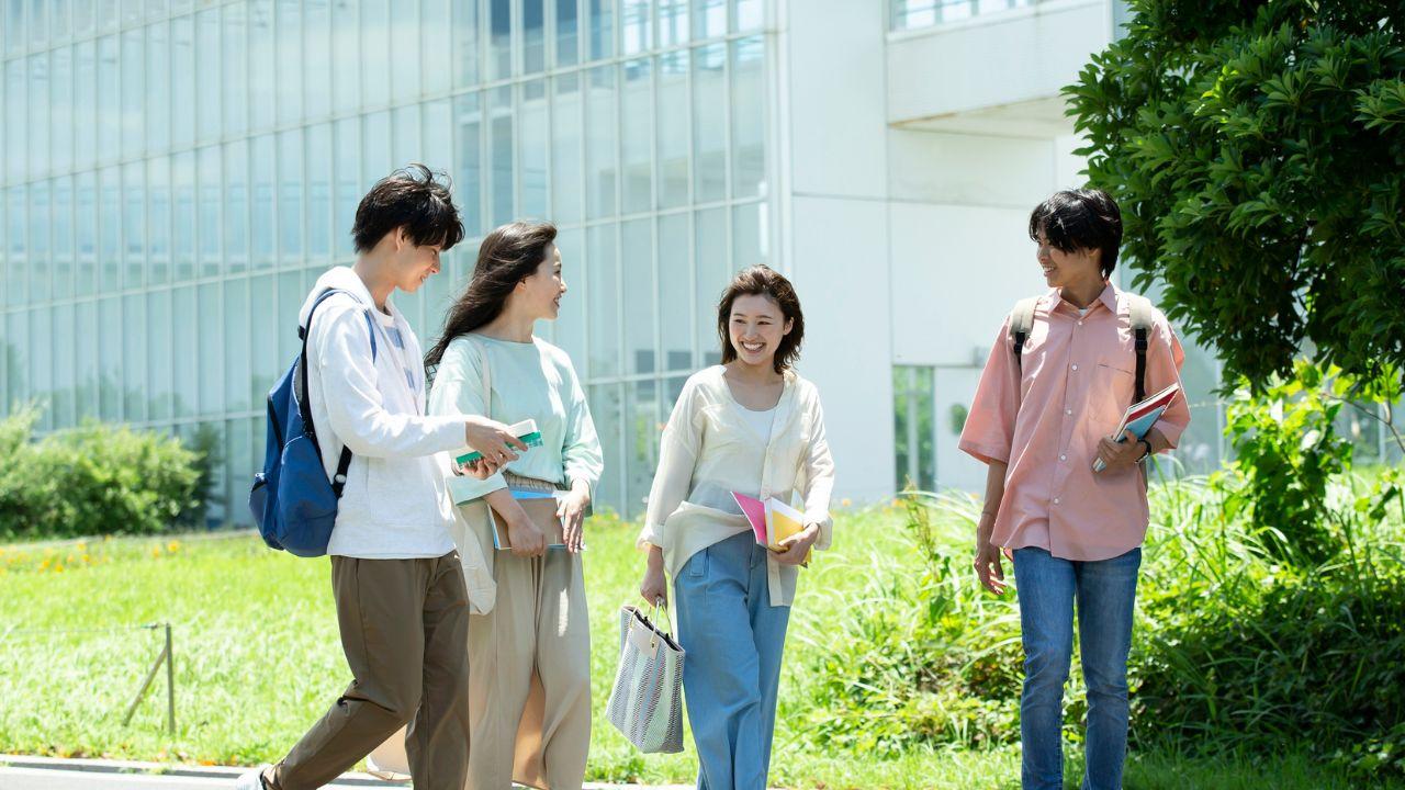 Tantangan Dan Peluang Pendidikan Tinggi Di Indonesia Dari Sudut Pandang Mahasiswa