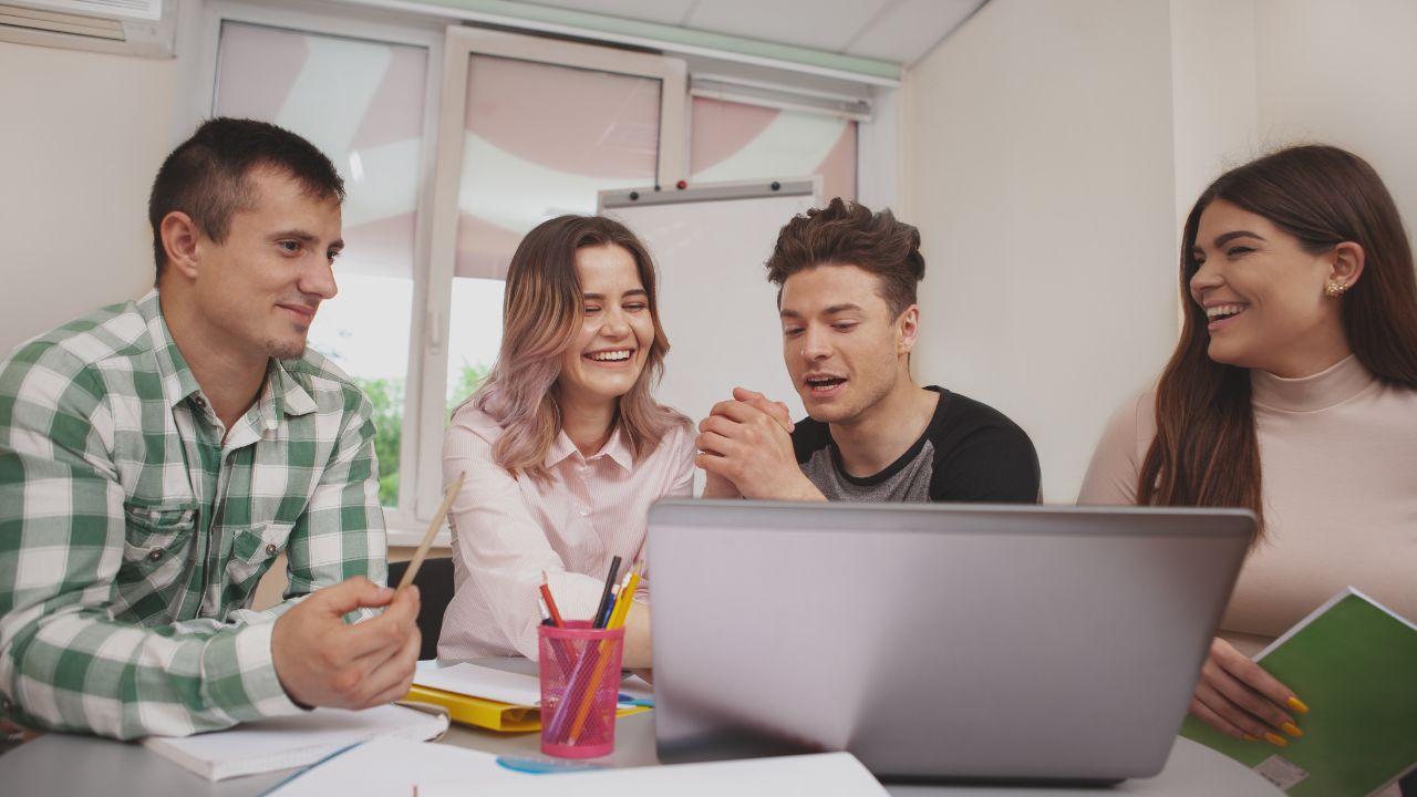 Peran Lingkungan Kampus Dalam Mendukung Kesuksesan Akademik Mahasiswa