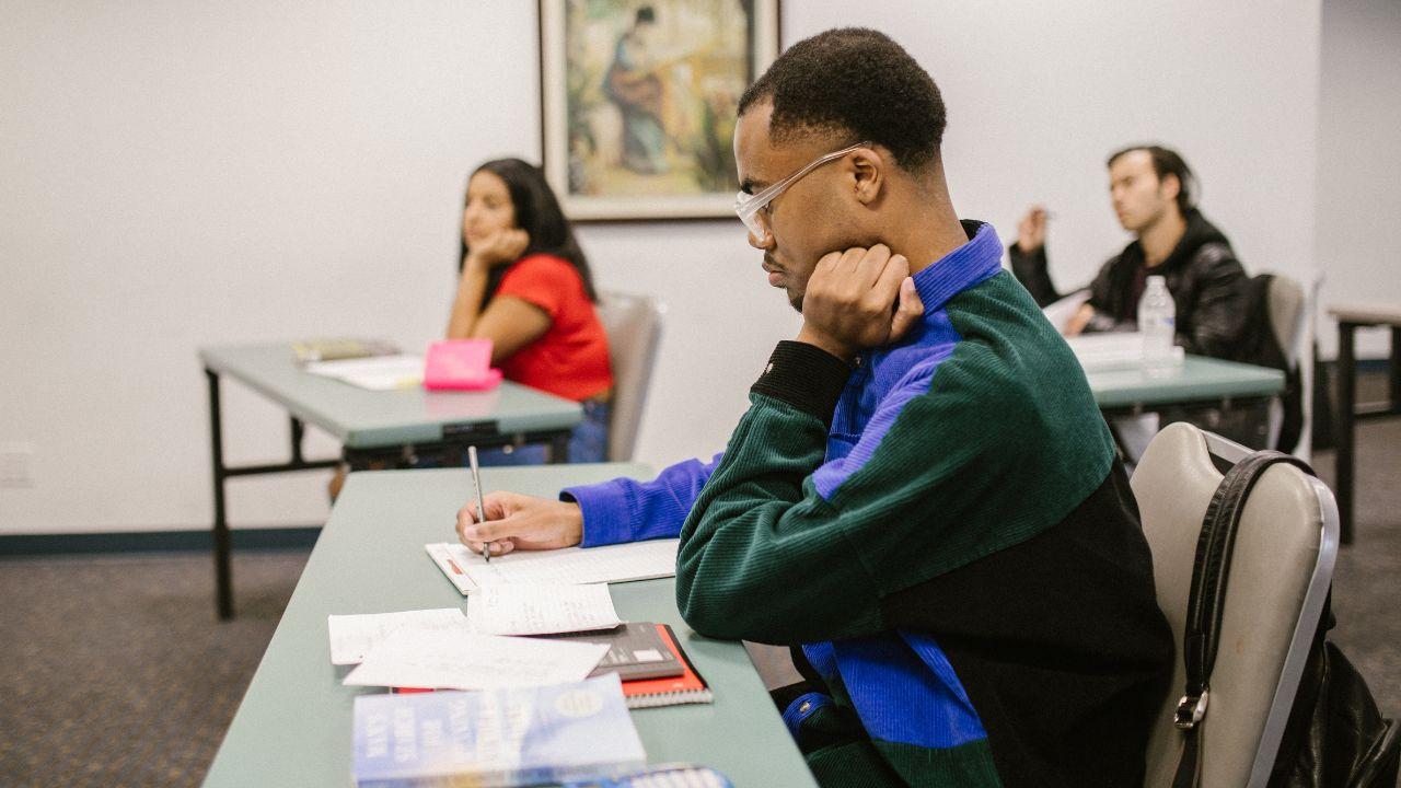 Mahasiswa Dan Pentingnya Pendidikan Karakter Di Era Modern