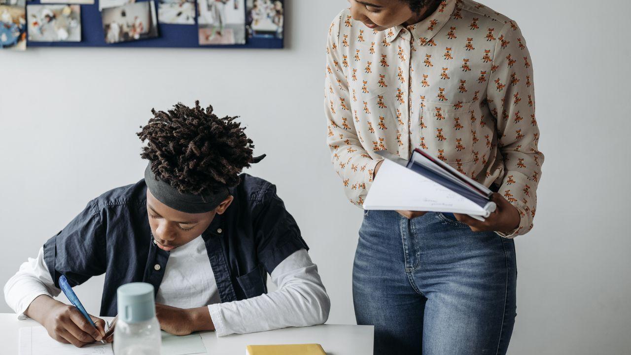 Membangun Mahasiswa Unggul: Dari Kurikulum Hingga Karakter