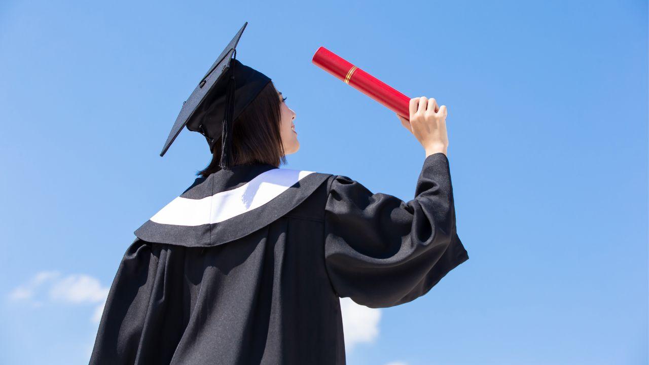 Mahasiswa Progresif: Menavigasi Kurikulum, Metode Belajar, Dan Karakter