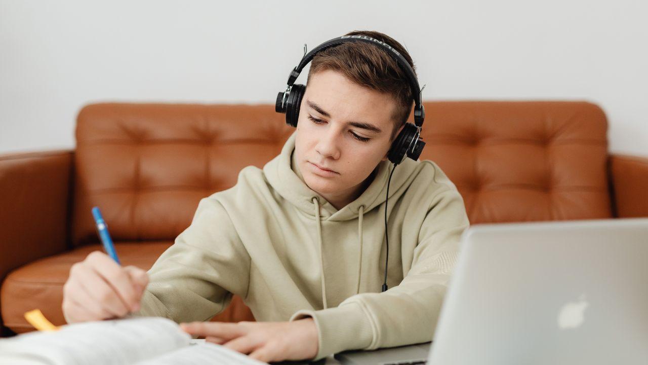 Mahasiswa Modern: Mengasah Akademik, Karakter, Dan Kesehatan Di Universitas Indonesia