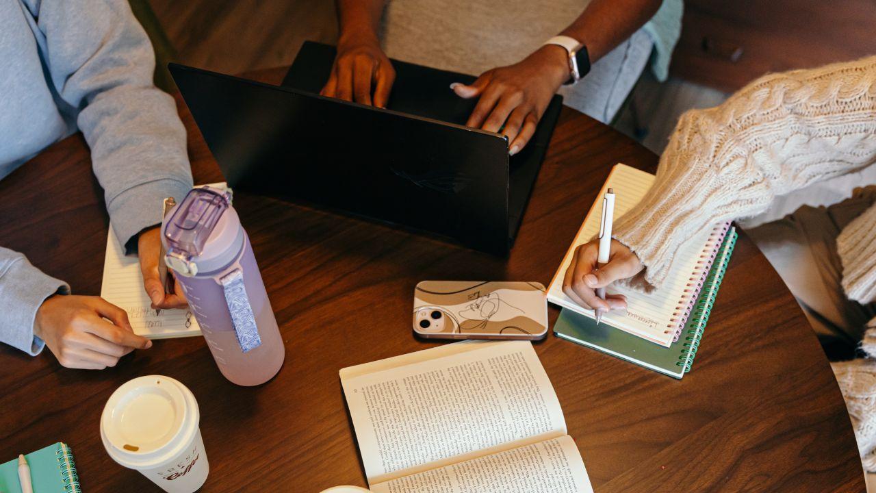 Membangun Karakter Dan Kreativitas Di Lingkungan Kampus