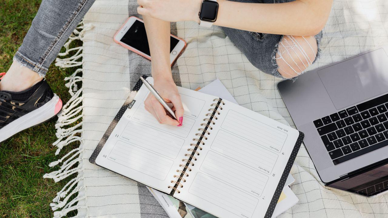 Kampus Dan Keseharian Mahasiswa: Belajar, Berkarya, Dan Berinteraksi