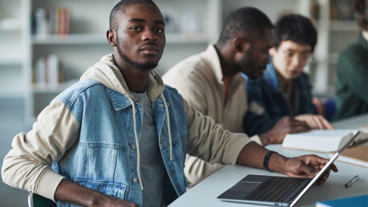 Kehidupan Mahasiswa Di Indonesia Sebagai Proses Pembelajaran Menyeluruh