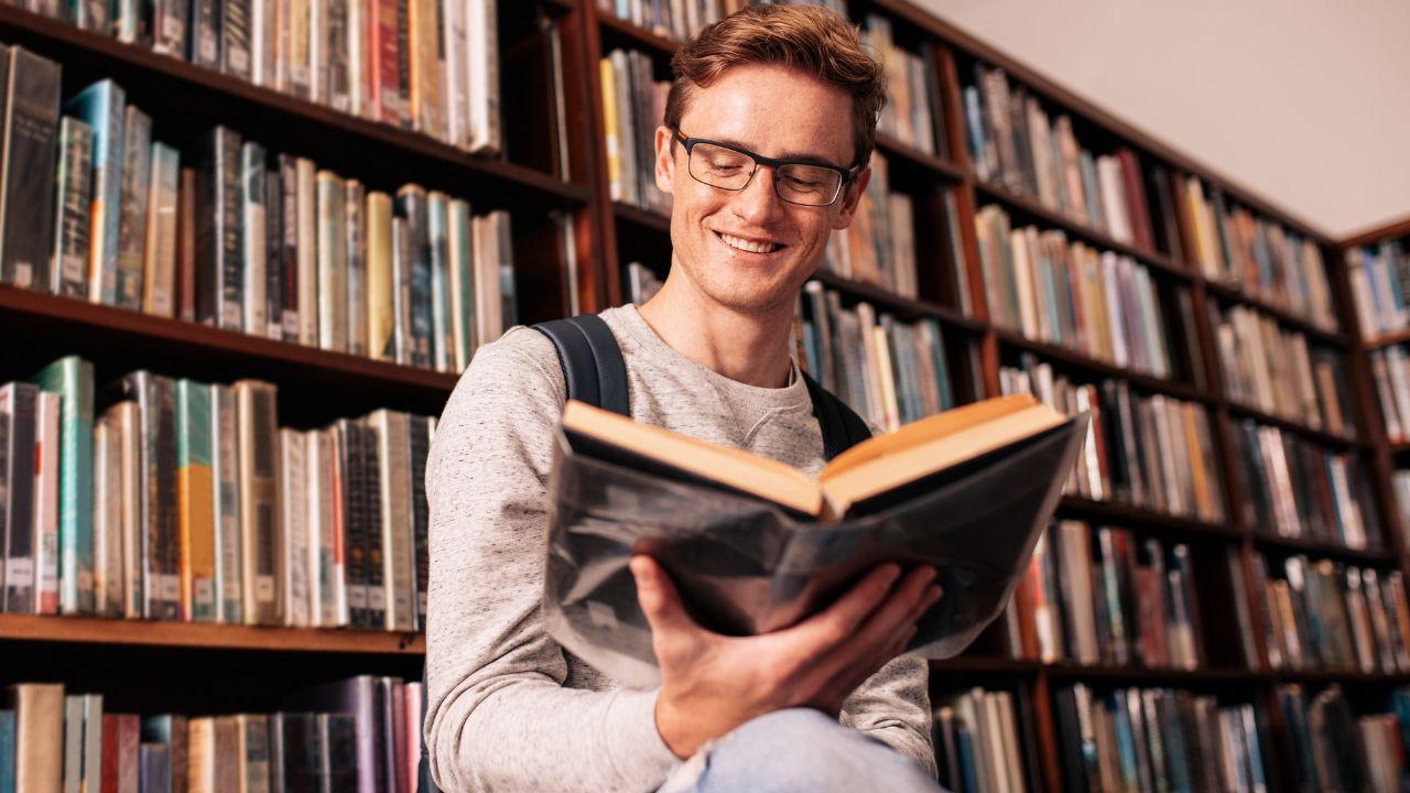 Ruang Belajar Dan Ruang Hidup: Potret Kehidupan Mahasiswa Di Universitas Indonesia