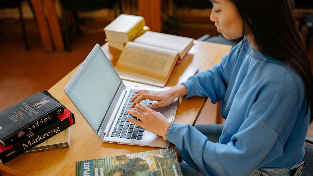 Antara Idealitas Dan Realitas: Mencari Makna Pendidikan Di Lingkungan Universitas